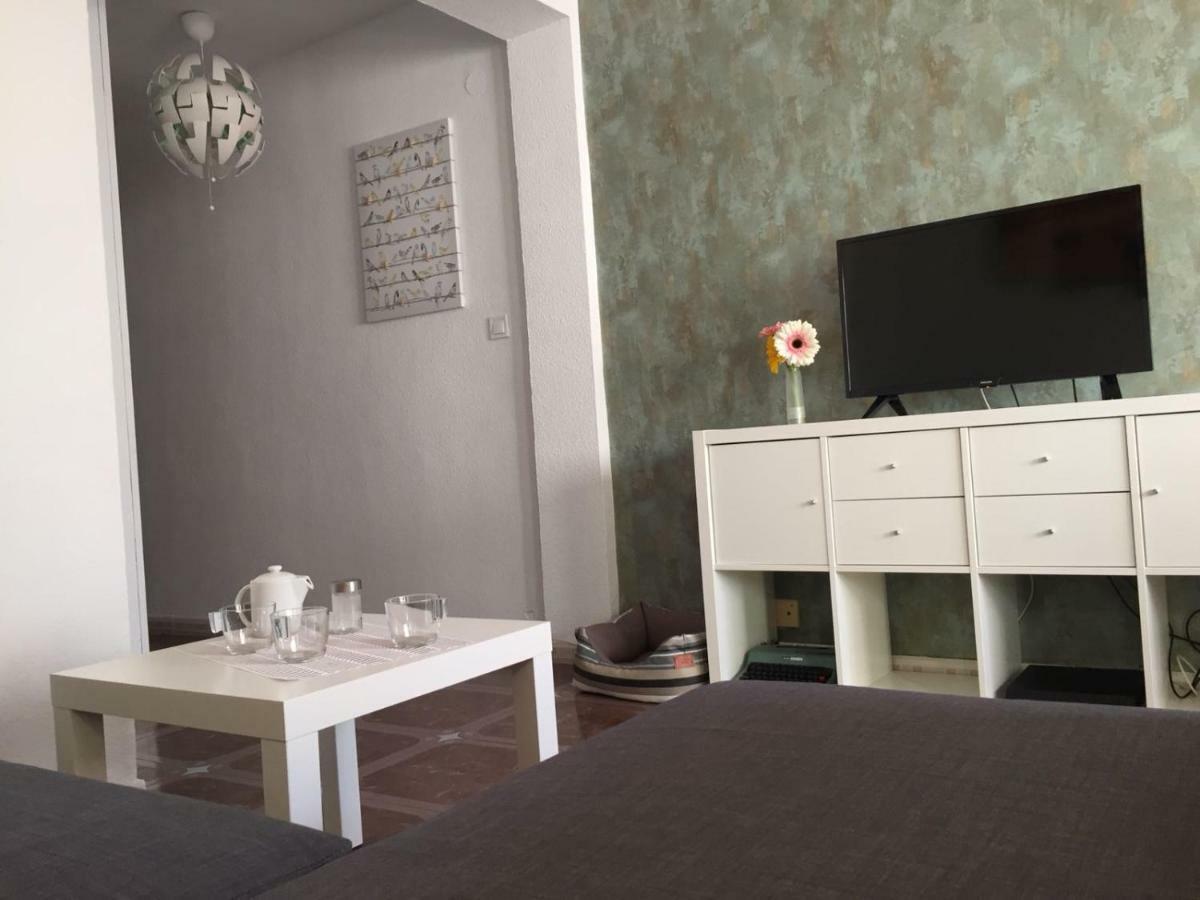 Apartamento Angelinma Apartment Malaga Bagian luar foto